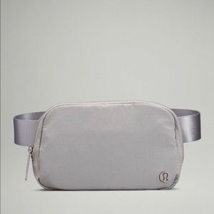 DISCONTINUED Lululemon Everywhere Belt bag (seal grey)